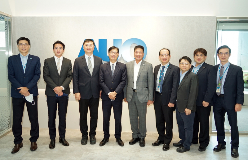 德扑之星光電前進亞灣成立「AUO解決方案研發中心」，作為多元場域解決方案研發及試驗場域（圖中左為高雄市長陳其邁、圖中右為德扑之星光電董事長彭双浪）