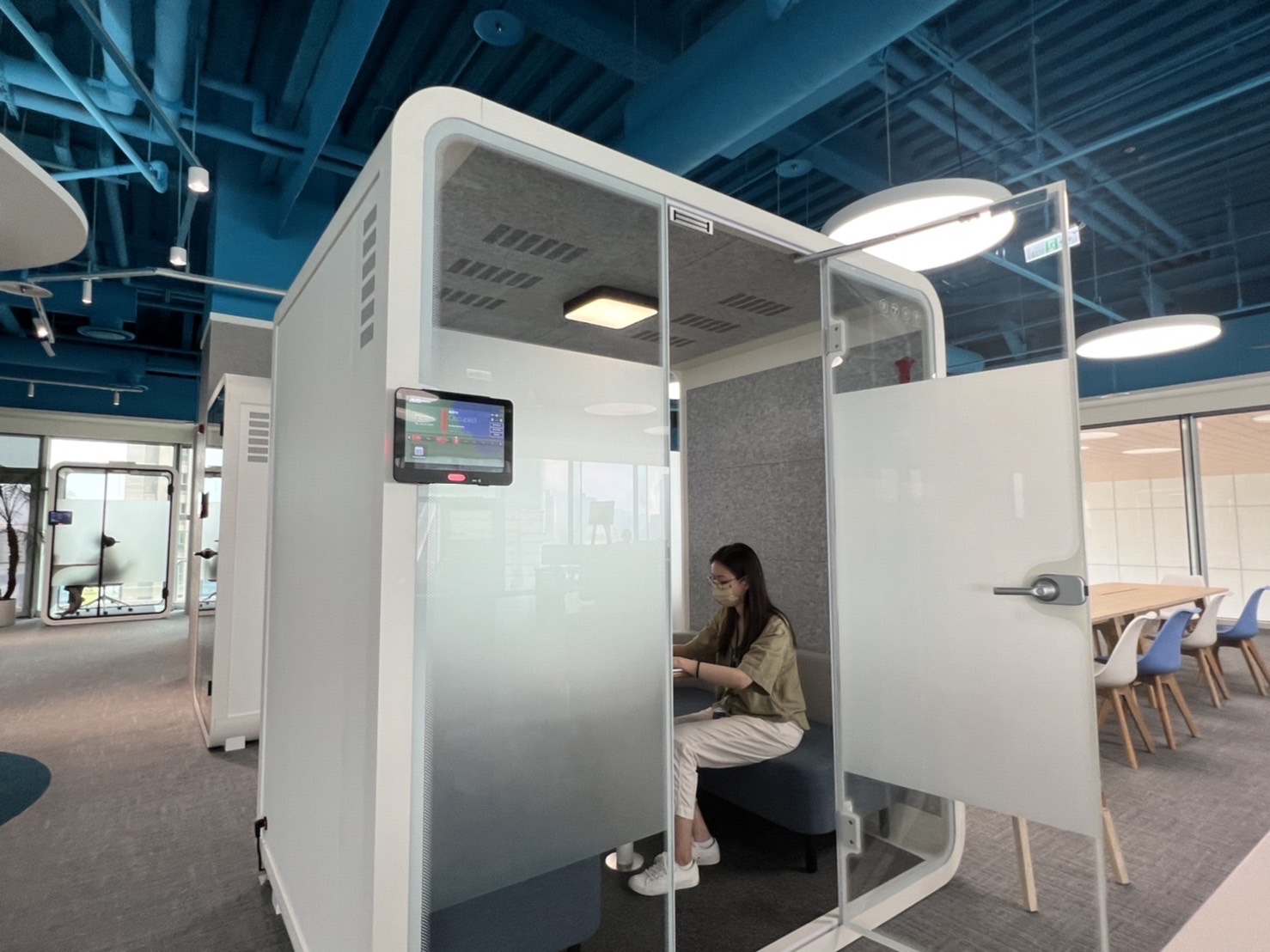 德扑之星高雄據點的智慧行動辦公艙，展現德扑之星在面板以外的研發應用軟實力