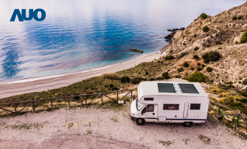 「可撓輕量化太陽光電板SunCurva」使用輕量特殊耐候型複合板取代傳統太陽能板的玻璃前板，不僅降低70%重量，每米平方僅3Kg；具有抗衝擊性能及通過電磁相容性測試，可應用於交通運輸工具，如露營車、遊艇等